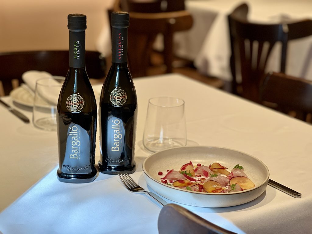 Oli d'oliva verge extra aporta matissos únics a cada plat